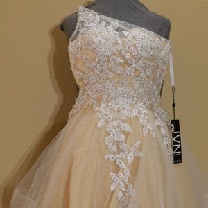 JVN one shoulder appliqué fit and flare short dress in ivory white/nude size 0